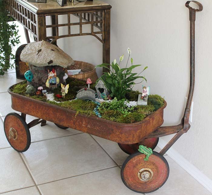 Rusty Wagon Fairy Garden #fairygarden #diy #decorhomeideas