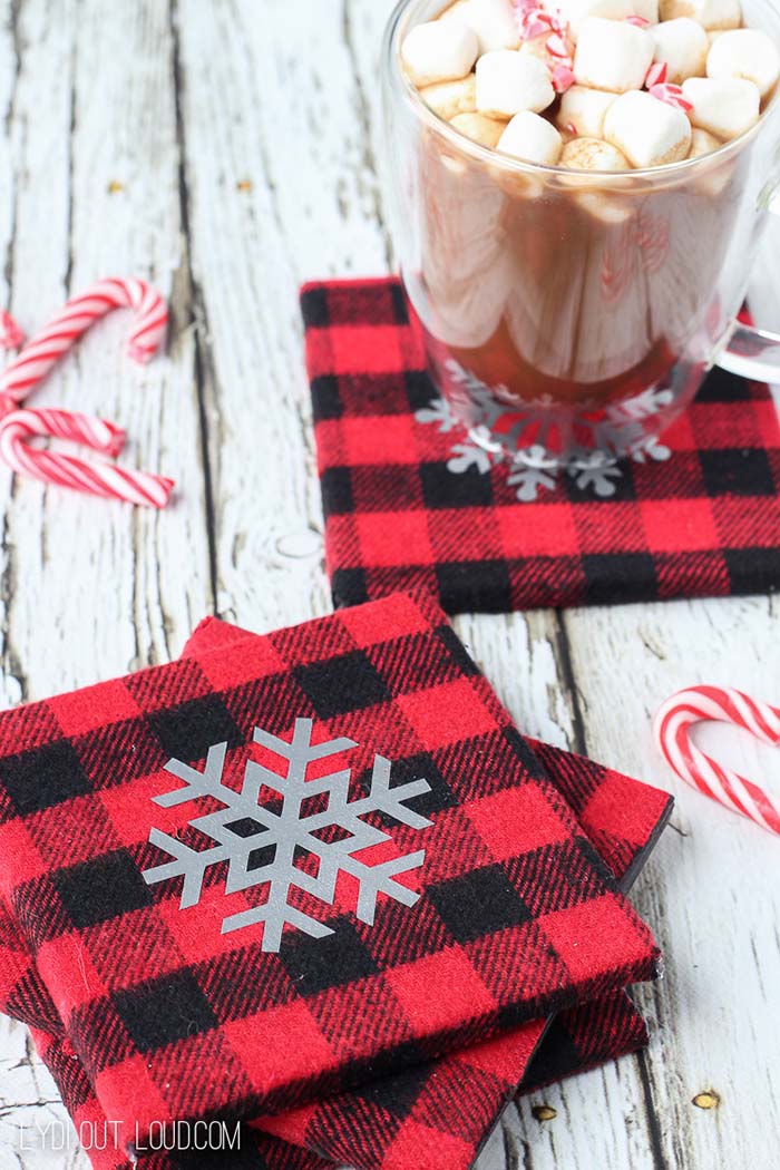 Snowflake Buffalo Check DIY Coasters #Christmas #buffalocheck #diy #decorhomeideas