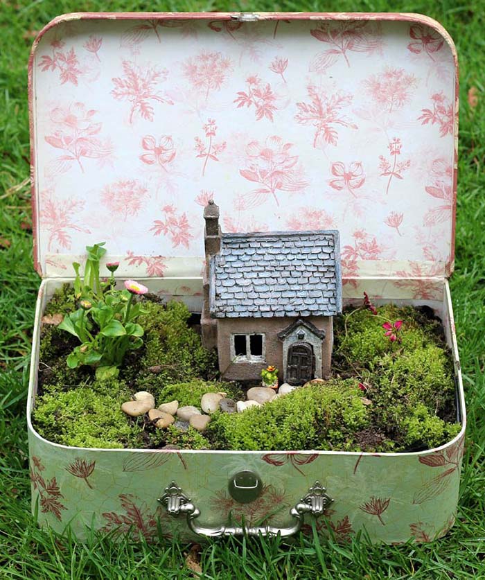 Suitcase Fairy Garden #fairygarden #diy #decorhomeideas