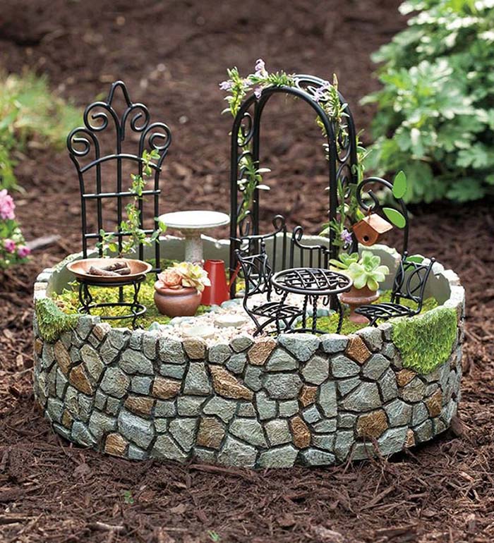 Tiny Rock Fenced Fairy Garden #fairygarden #diy #decorhomeideas