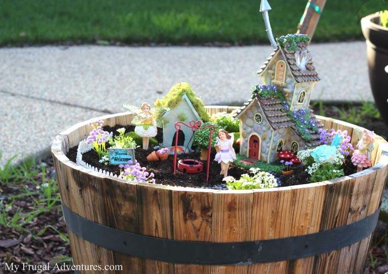 Wine Barrel Fairy Garden #fairygarden #diy #decorhomeideas