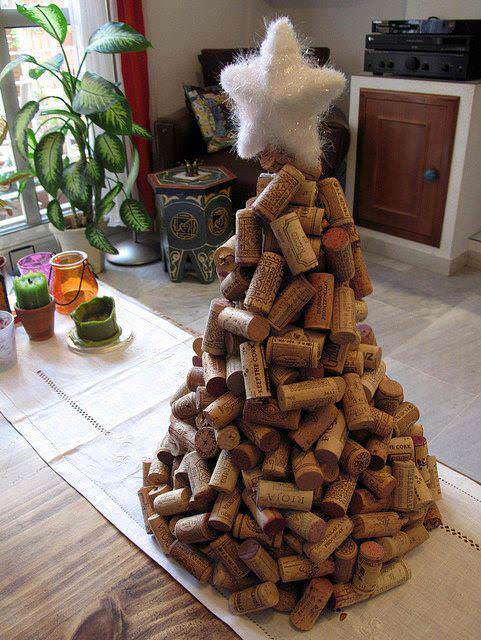 Wine Corks Christmas Tree #Christmas #trees #decorhomeideas