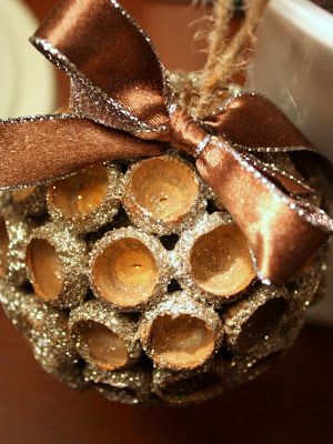 Acorn Cap Ornament #rustic #Christmas #decorations #decorhomeideas