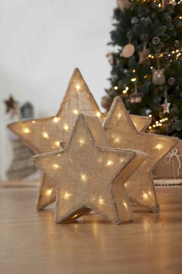 Burlap Christmas Stars #Christmas #rustic #diy #decorhomeideas 