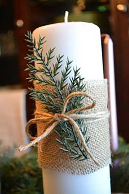 Burlap Evergreen Candle Christmas Decor #Christmas #rustic #diy #decorhomeideas 