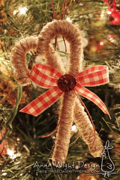 Candy Cane Ornaments #Christmas #rustic #diy #ornaments #decorhomeideas 