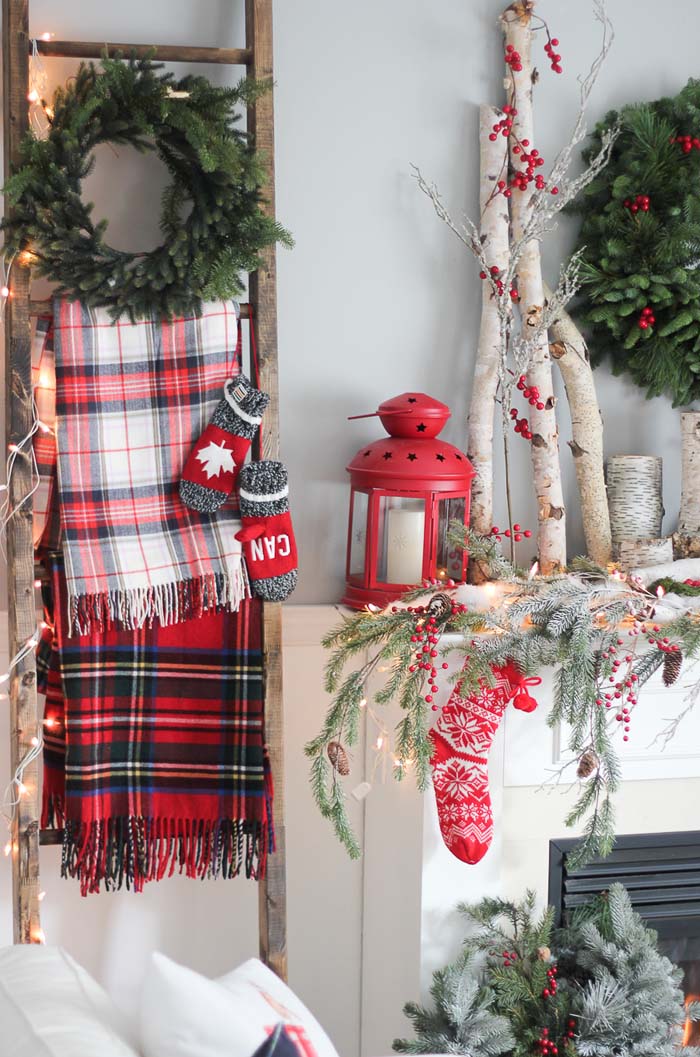 Christmas Ladder Decor #Christmas #rustic #diy #decorhomeideas 