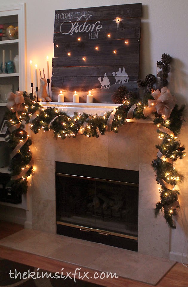 Christmas Mantel With Sign #Christmas #rustic #diy #decorhomeideas 