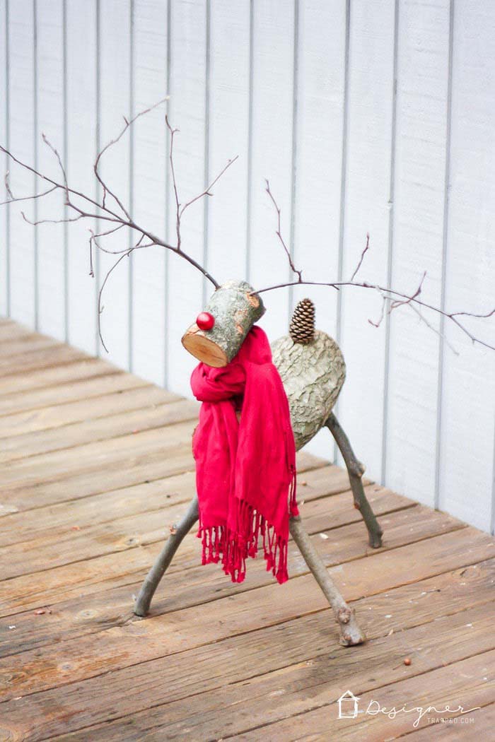 Christmas Reindeer from Logs #Christmas #rustic #diy #decorhomeideas 