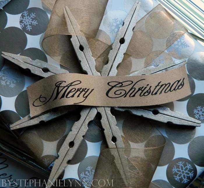 Clothespin Snowflake Ornament #Christmas #rustic #diy #ornaments #decorhomeideas 