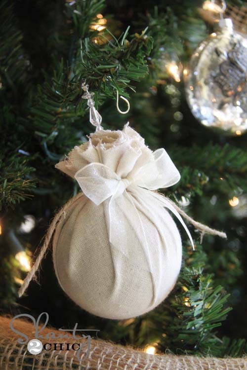 DIY Fabric Ornament #Christmas #rustic #diy #ornaments #decorhomeideas 
