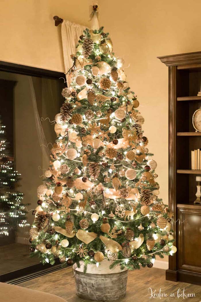 DIY Rustic Christmas Tree #Christmas #rustic #diy #decorhomeideas 