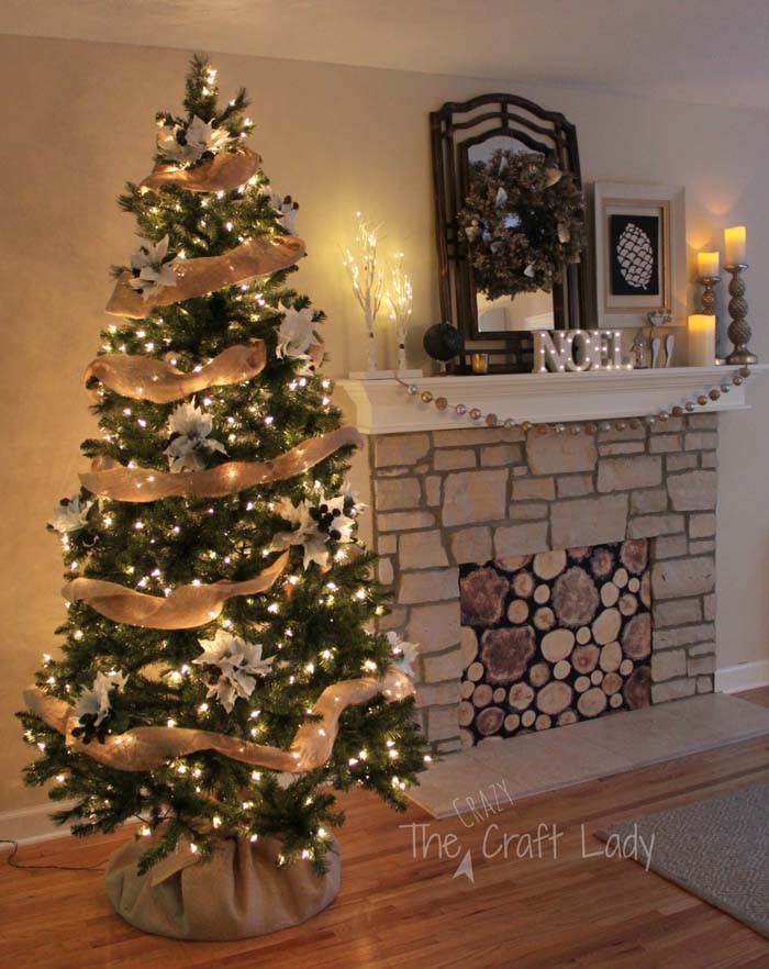 Easy Rustic Christmas Tree #Christmas #rustic #diy #decorhomeideas 