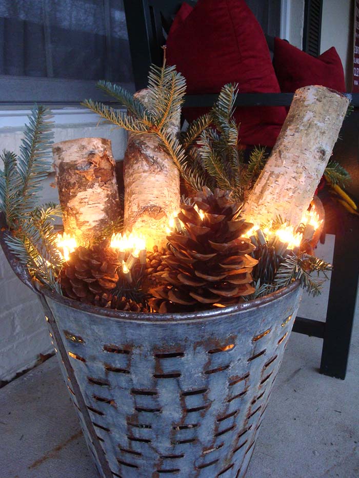Galvanized Christmas Basket #Christmas #rustic #diy #decorhomeideas 