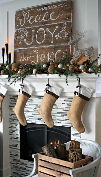 Nature Inspired Christmas Mantel #Christmas #rustic #diy #decorhomeideas 