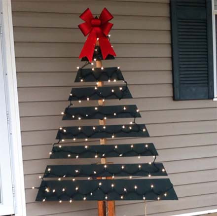 Old Pallet Christmas Tree #Christmas #rustic #diy #decorhomeideas 