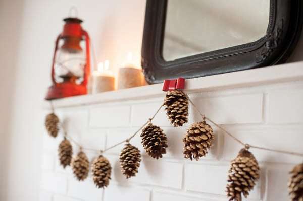 Pinecone Garland #Christmas #rustic #diy #decorhomeideas