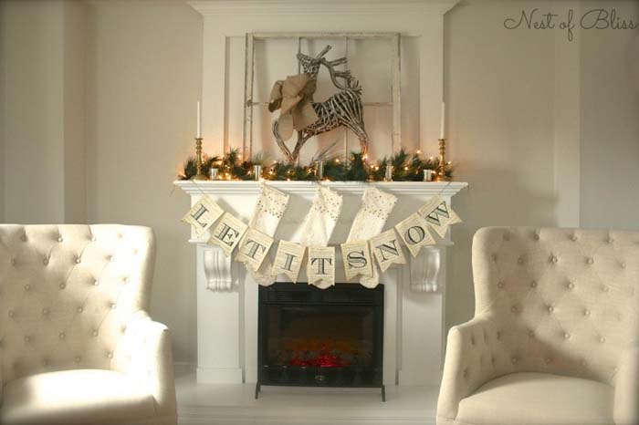 Reindeer Christmas Mantel #Christmas #rustic #diy #decorhomeideas 