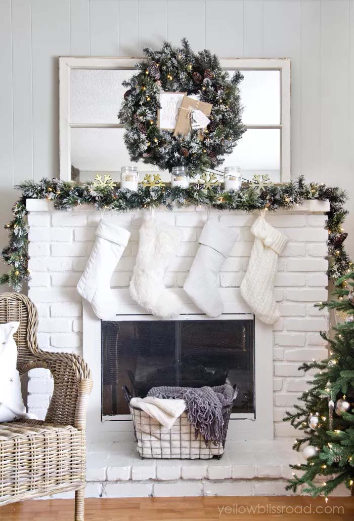 Rustic Glam Mantel #Christmas #rustic #diy #decorhomeideas 