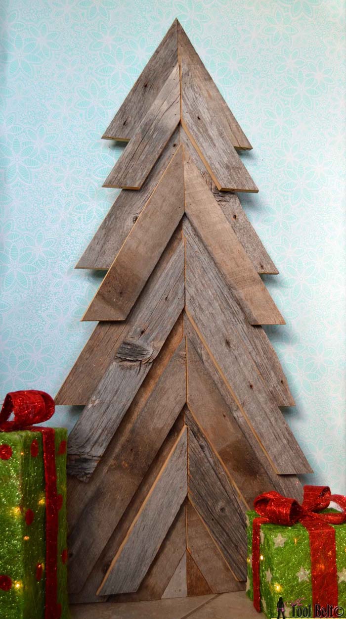 Rustic Pallet Christmas Tree #Christmas #rustic #diy #decorhomeideas 
