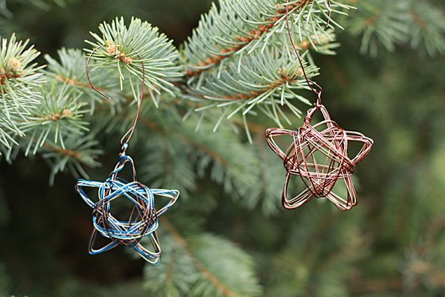 Star Wire Ornaments #Christmas #rustic #diy #ornaments #decorhomeideas 