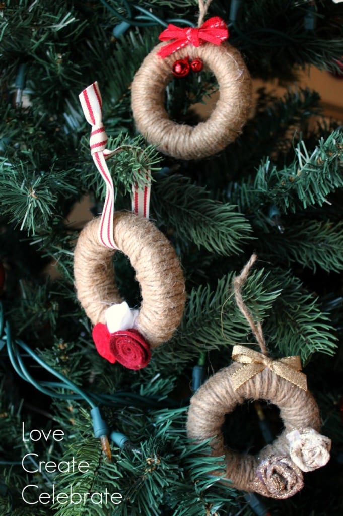 Twine Wreath Ornaments #Christmas #rustic #diy #decorhomeideas 