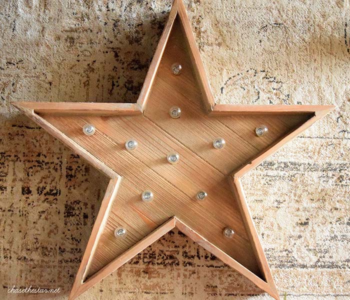 Wood Star Marquee Tree Topper #Christmas #rustic #diy #decorhomeideas 