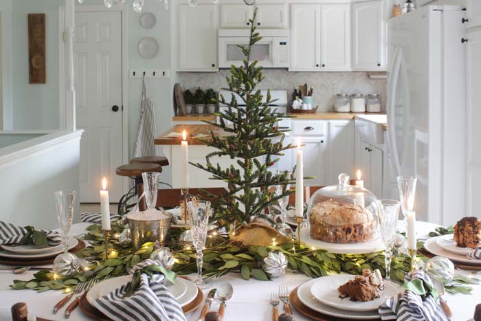 A Fresh Green Christmas Table #Christmas #natural #decoration #decorhomeideas