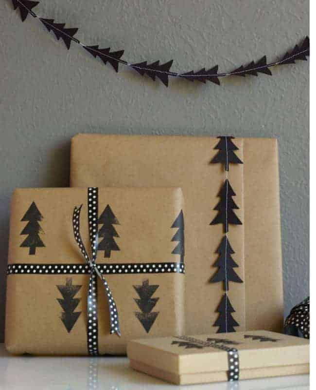 Black Tree Stamp and Garland #Christmas #diy #gift #wrapping #decorhomeideas