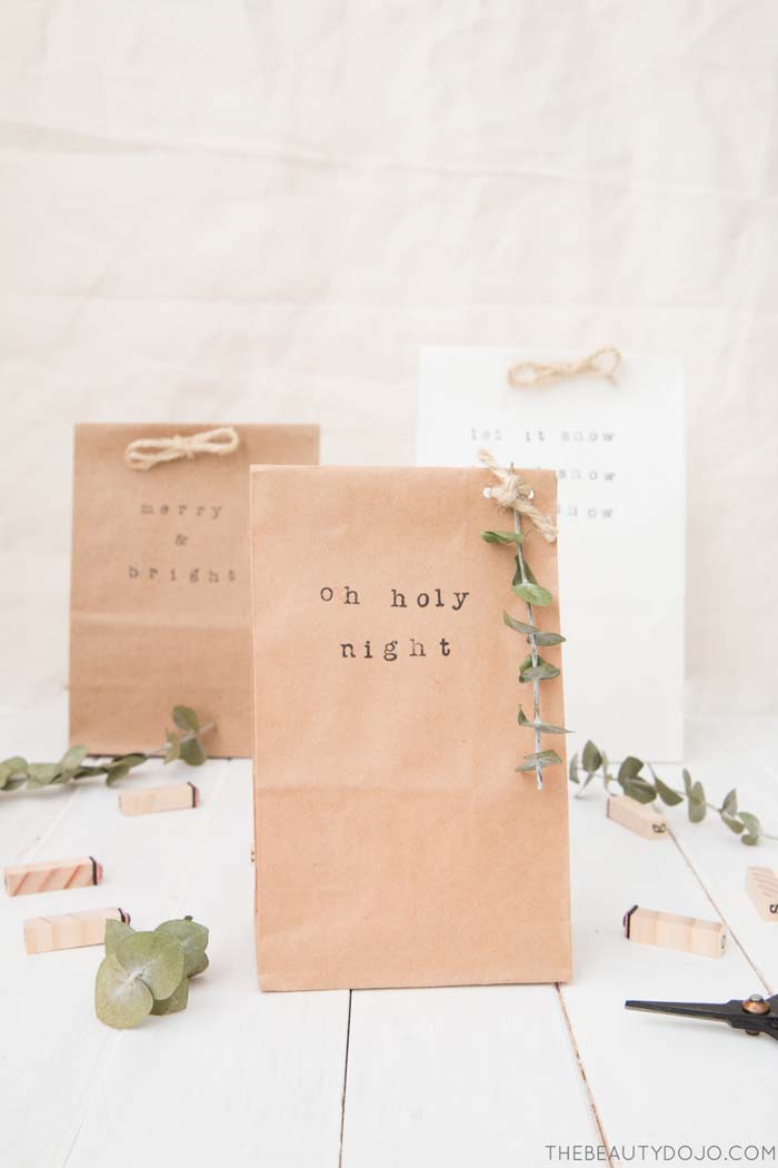 Brown Paper Bag Christmas Gift #Christmas #diy #gift #wrapping #decorhomeideas