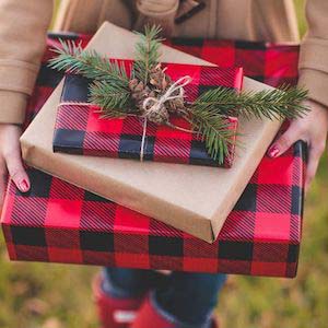 Buffalo Check Christmas Paper #Christmas #diy #gift #wrapping #decorhomeideas