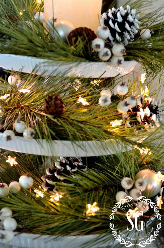 Cake Stand Christmas Centerpiece #Christmas #natural #decoration #decorhomeideas