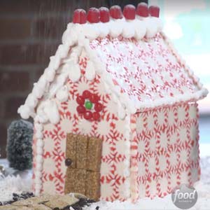 Candy Cane Sugar House #Christmas #gingerbread #house #decorhomeideas