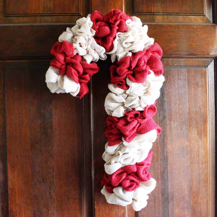 Candy Cane Wreath #Christmas #diy #wreath #decorhomeideas