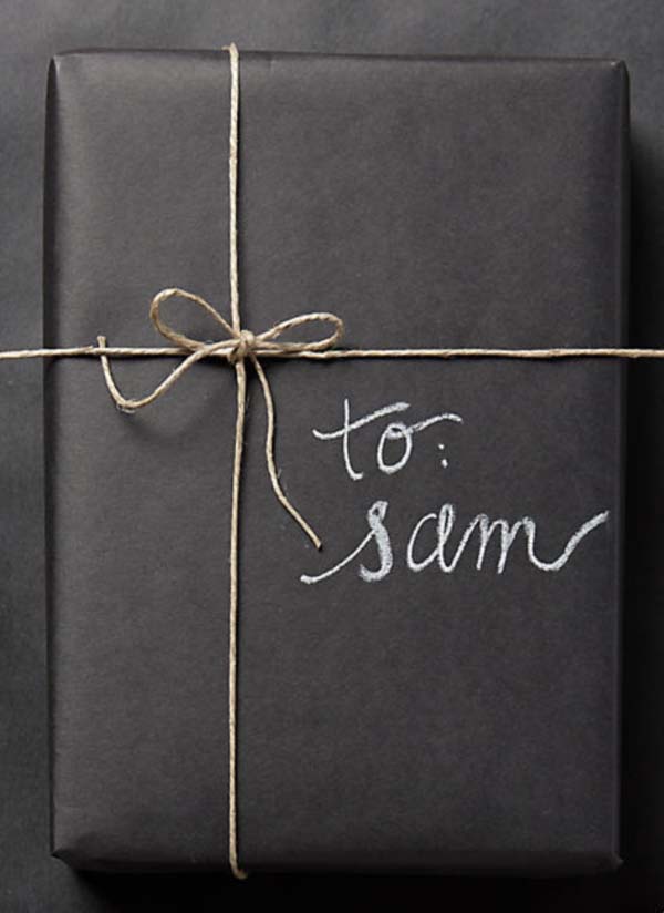 Chalkboard Christmas Wrapping Paper #Christmas #diy #gift #wrapping #decorhomeideas