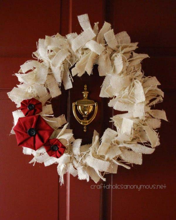 Christmas Fabric Wreath #Christmas #diy #wreath #decorhomeideas