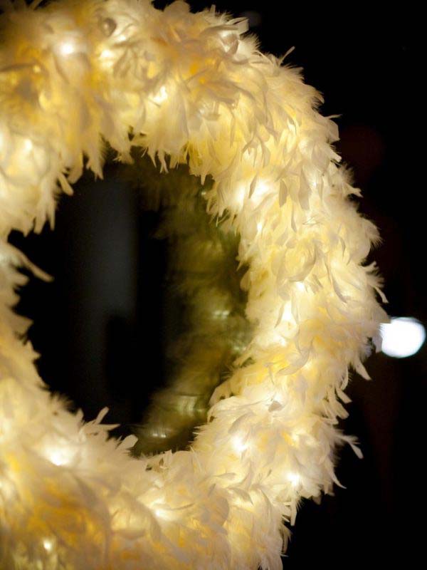 Christmas Feather Boa Wreath #Christmas #diy #wreath #decorhomeideas