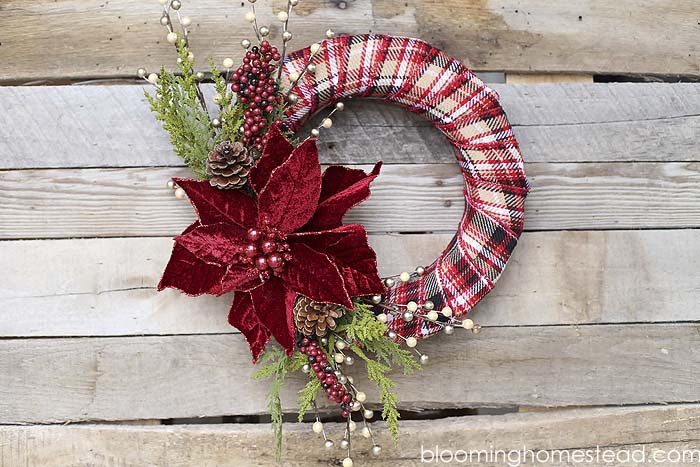 Christmas Wreath DIY #Christmas #diy #wreath #decorhomeideas