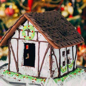 Cottage Gingerbread House #Christmas #gingerbread #house #decorhomeideas