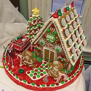 Creative Gingerbread House #Christmas #gingerbread #house #decorhomeideas