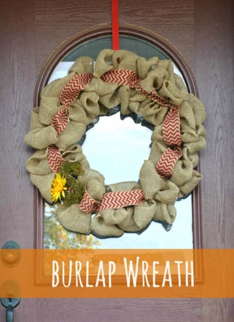 DIY Burlap Wreath #Christmas #diy #wreath #decorhomeideas