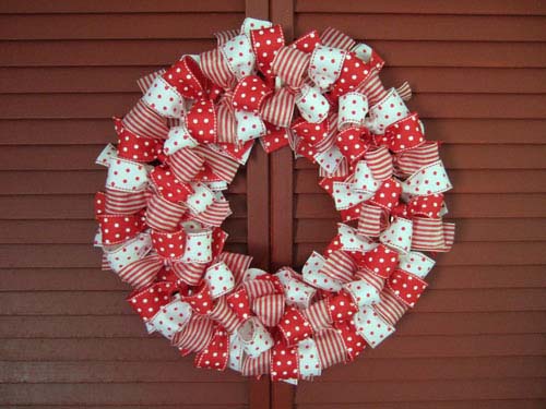 Diy Christmas Ribbon Wreath #Christmas #diy #wreath #decorhomeideas