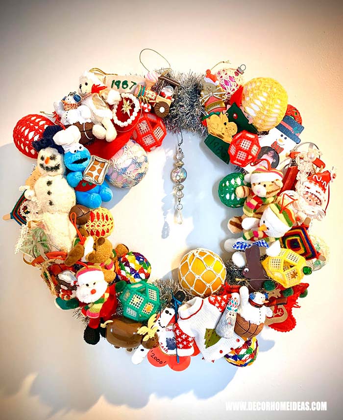 DIY Christmas Wreath Family Memories #Christmas #wreath #diy #decorhomeideas