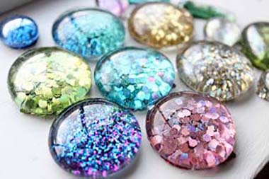 DIY Glitter Magnets #Christmas #diy #stocking #stuffer #decorhomeideas