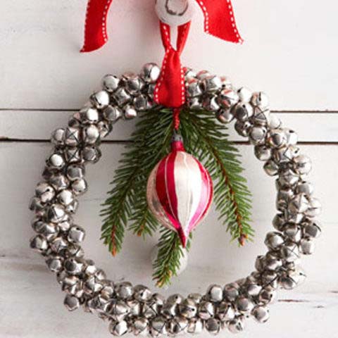 DIY Jingle Bell Wreath #Christmas #diy #wreath #decorhomeideas