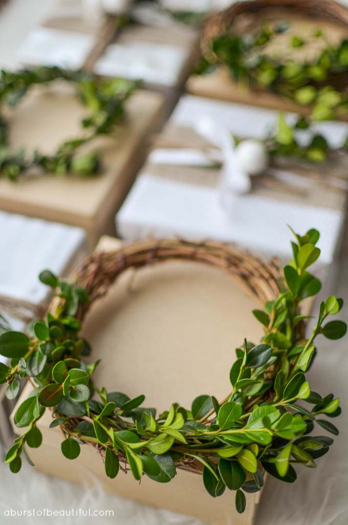 DIY Mini Boxwood Wreath #Christmas #diy #gift #wrapping #decorhomeideas