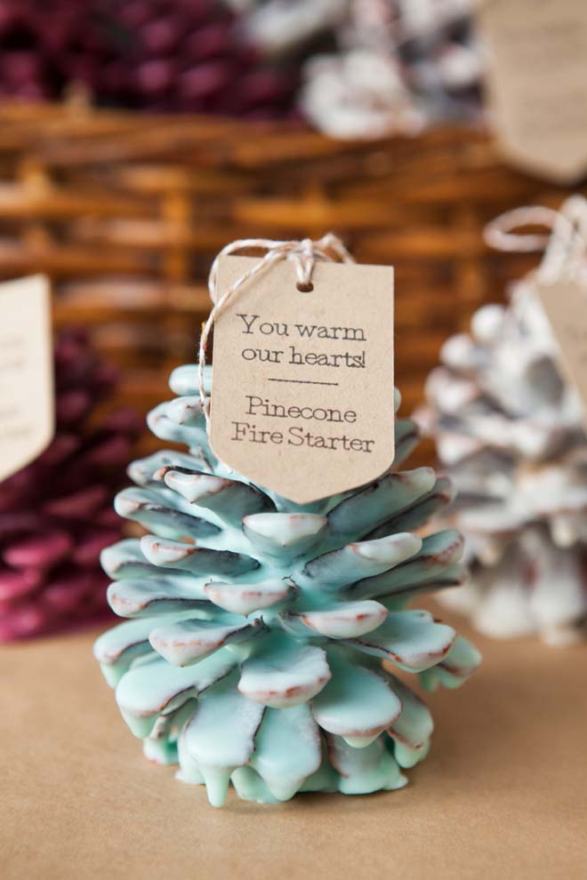 DIY Pinecone Fire Starter Favors #Christmas #diy #stocking #stuffer #decorhomeideas