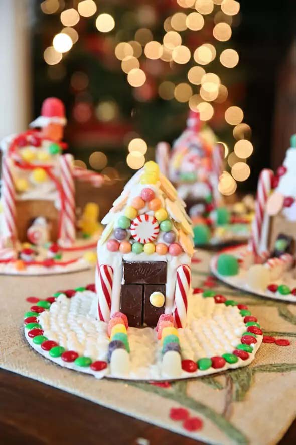 Easy Graham Cracker Gingerbread House #Christmas #gingerbread #house #decorhomeideas