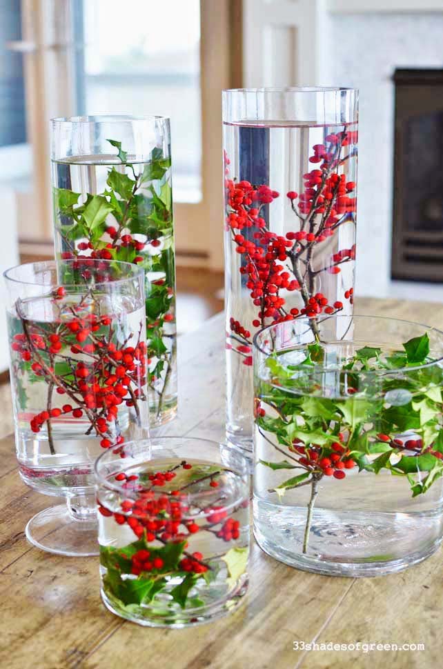 Easy Holly Centerpiece #Christmas #natural #decoration #decorhomeideas