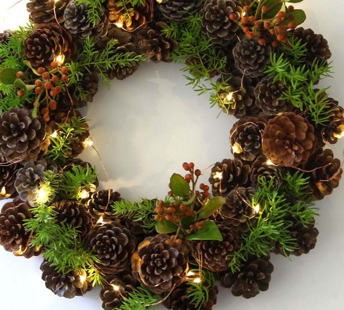 Easy One Hour Pinecone Wreath #Christmas #natural #decoration #decorhomeideas